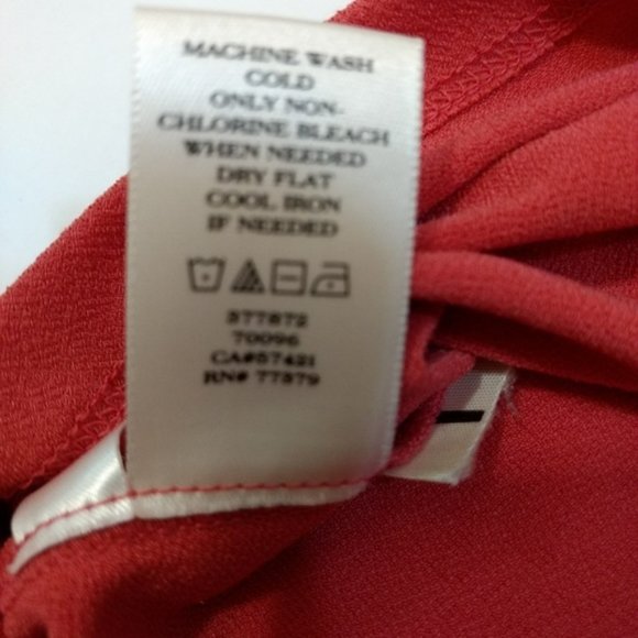 Ann Taylor Sleeveless Caree Blouse Pink Keyhole Neckline Size Small - Picture 8 of 8